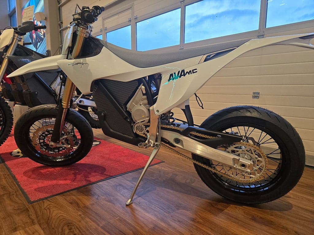 VARG SM SUPERMOTO *NU I BUTIK*